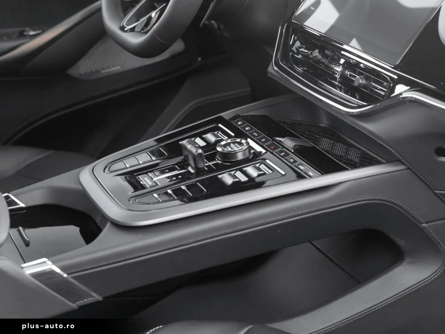 ASTON MARTIN DBX707   Remote Heat   Signature Paint