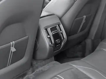 ASTON MARTIN DBX707   Remote Heat   Signature Paint