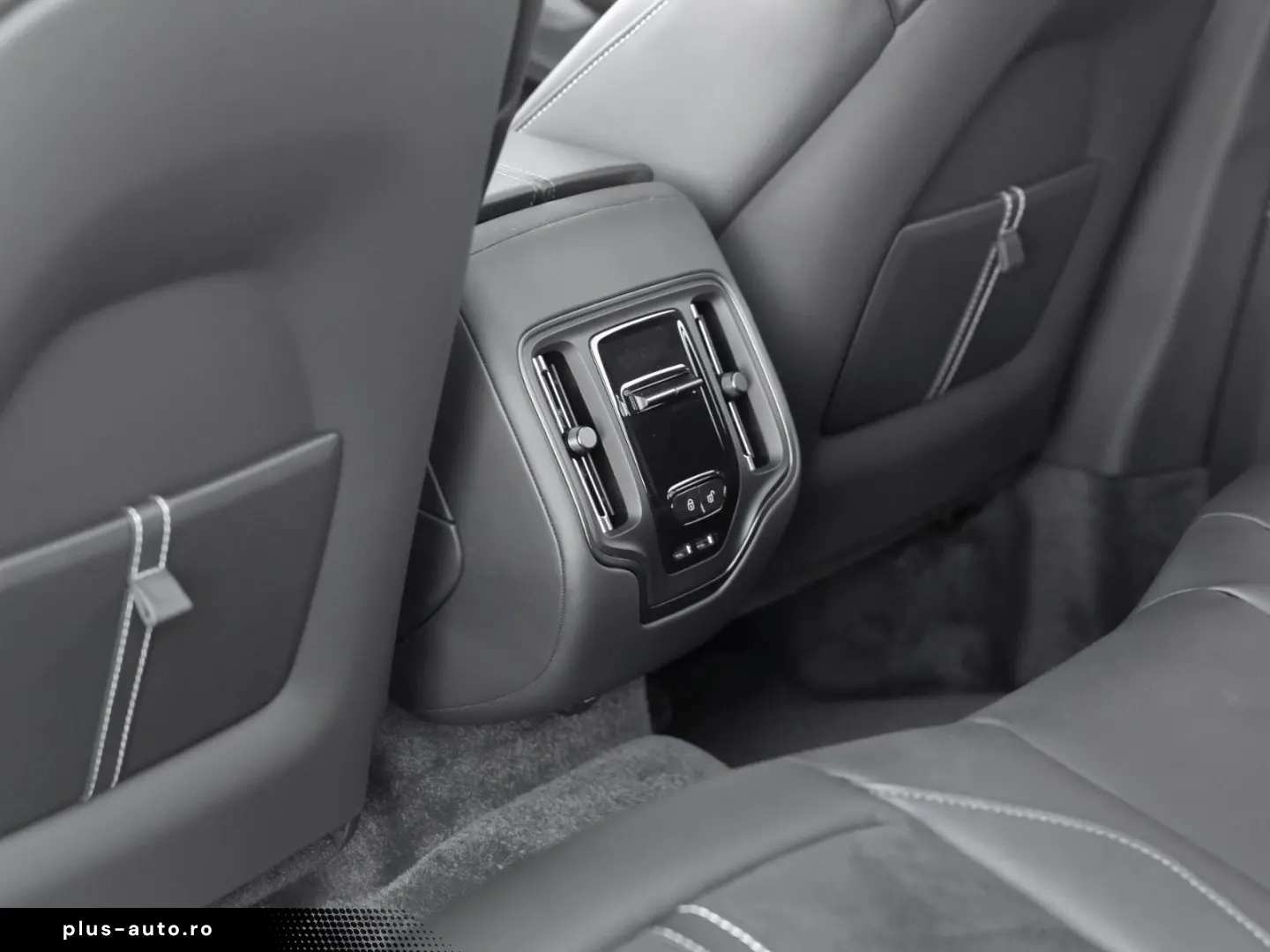 ASTON MARTIN DBX707   Remote Heat   Signature Paint