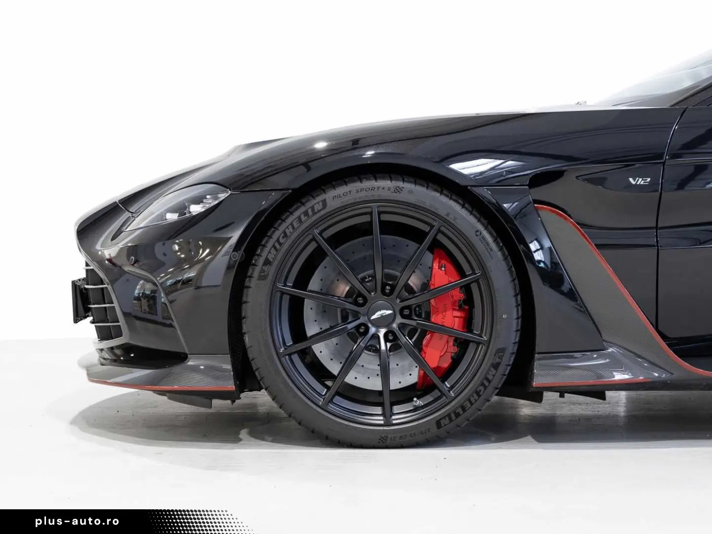 ASTON MARTIN New Vantage V12 Roadster