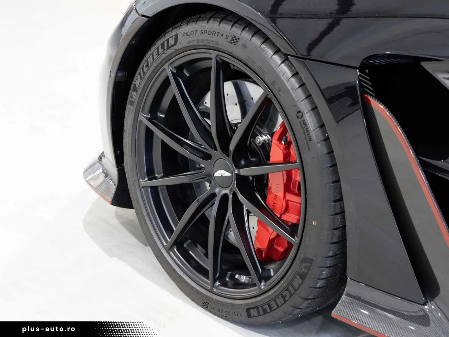 ASTON MARTIN New Vantage V12 Roadster