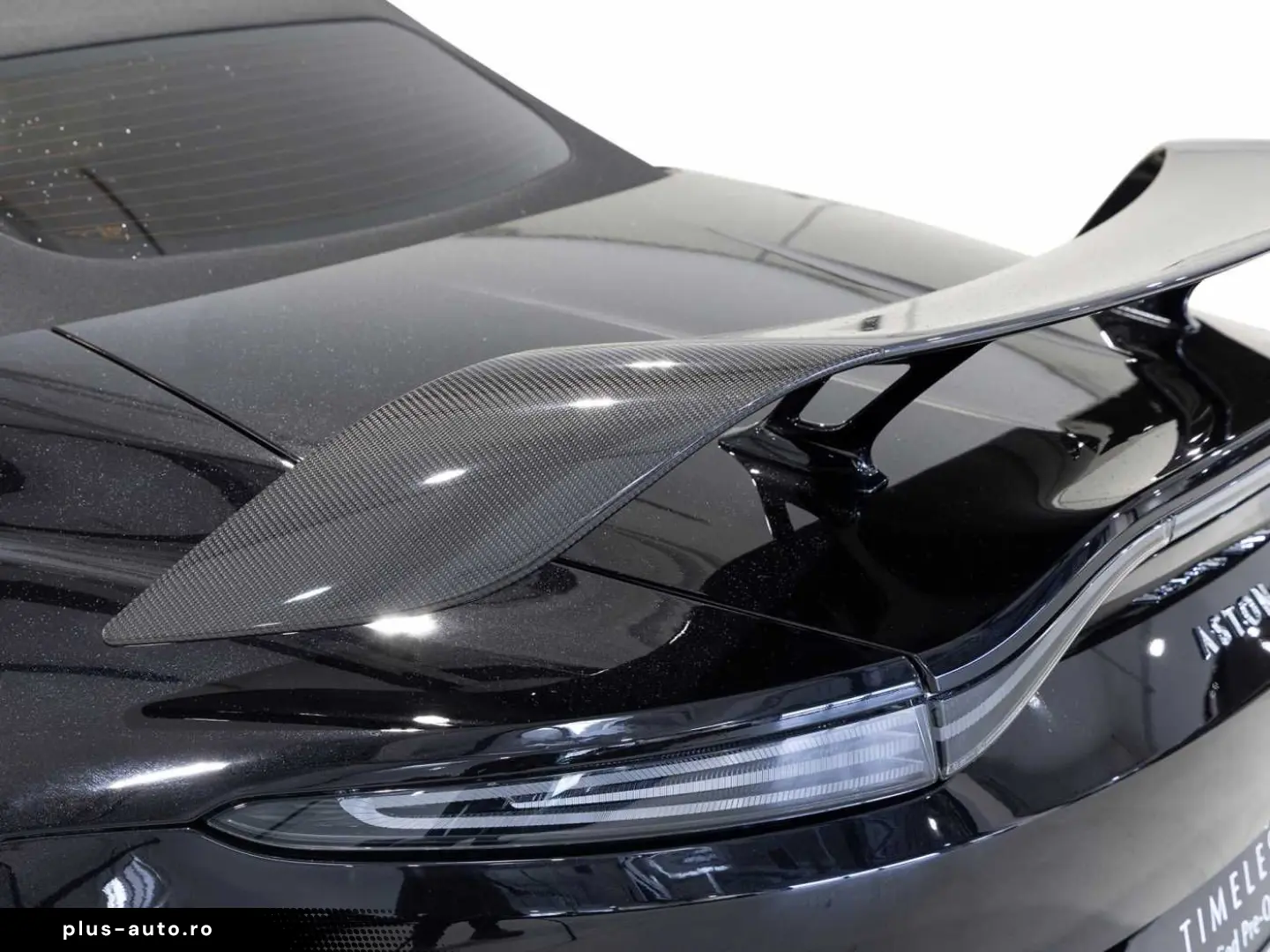 ASTON MARTIN New Vantage V12 Roadster