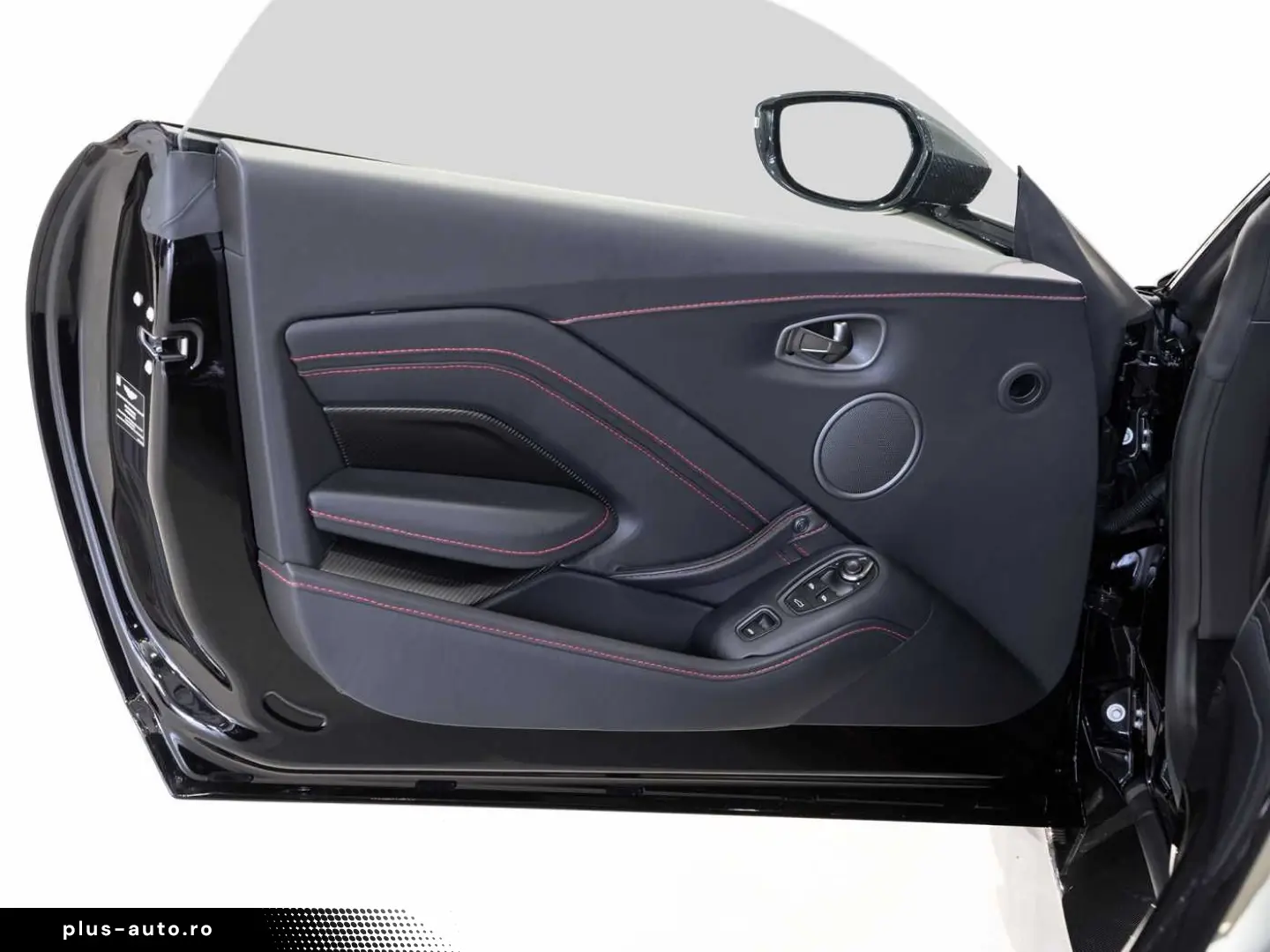 ASTON MARTIN New Vantage V12 Roadster