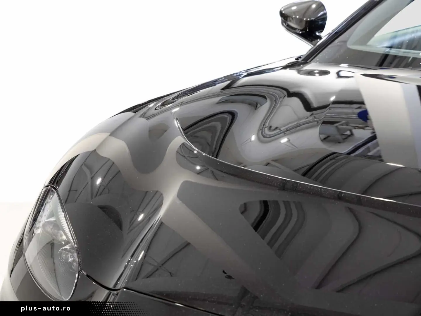 ASTON MARTIN New Vantage V12 Roadster