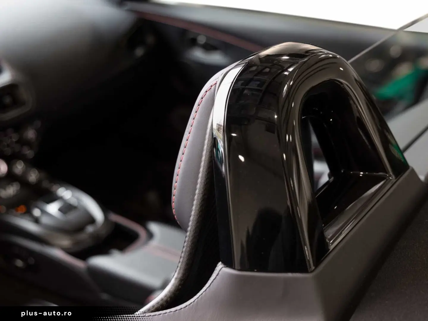 ASTON MARTIN New Vantage V12 Roadster