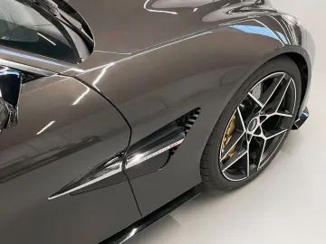 ASTON MARTIN Vanquish Coupe