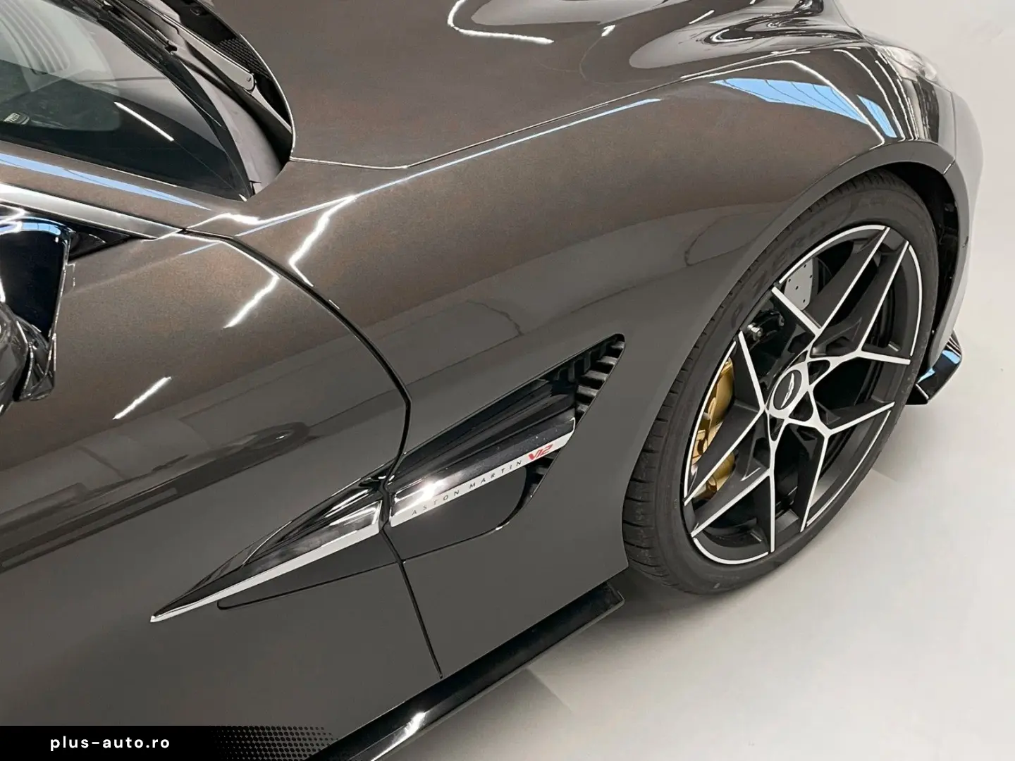 ASTON MARTIN Vanquish Coupe