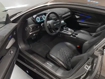 ASTON MARTIN Vanquish Coupe