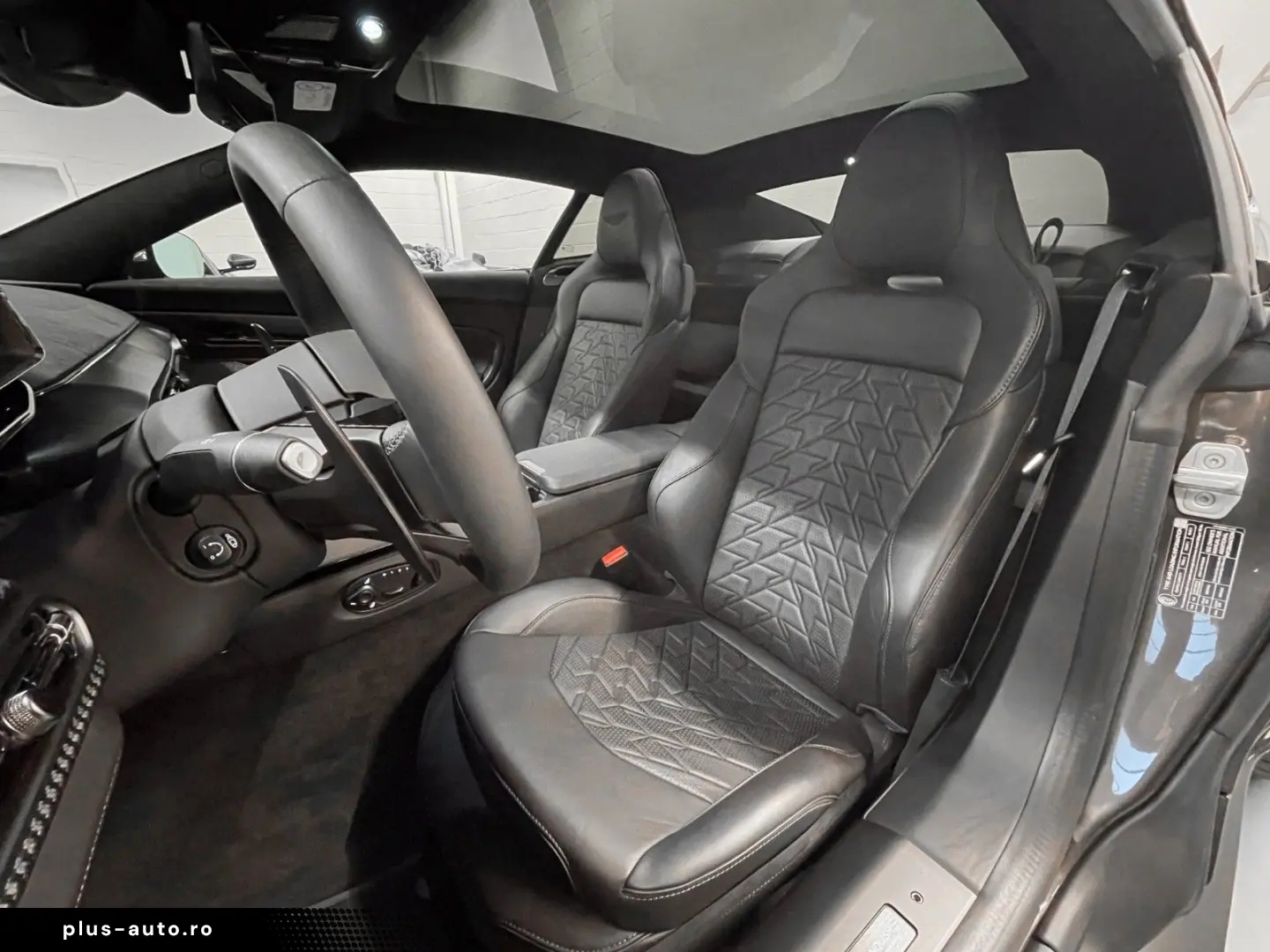 ASTON MARTIN Vanquish Coupe