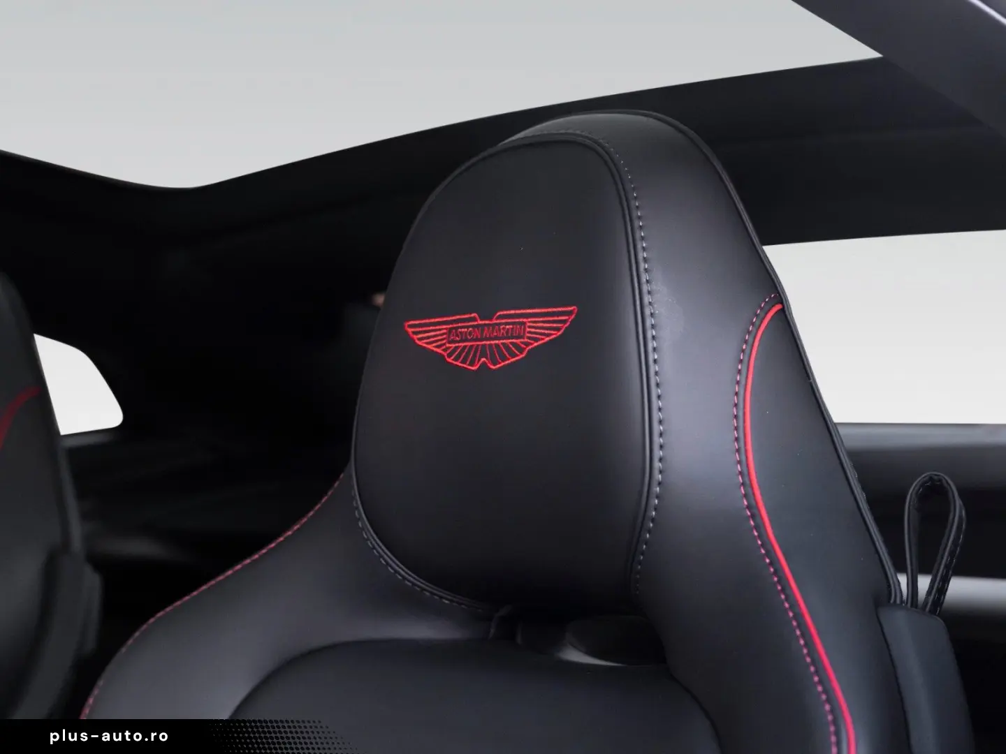 ASTON MARTIN Vanquish   Full Satin Carbon