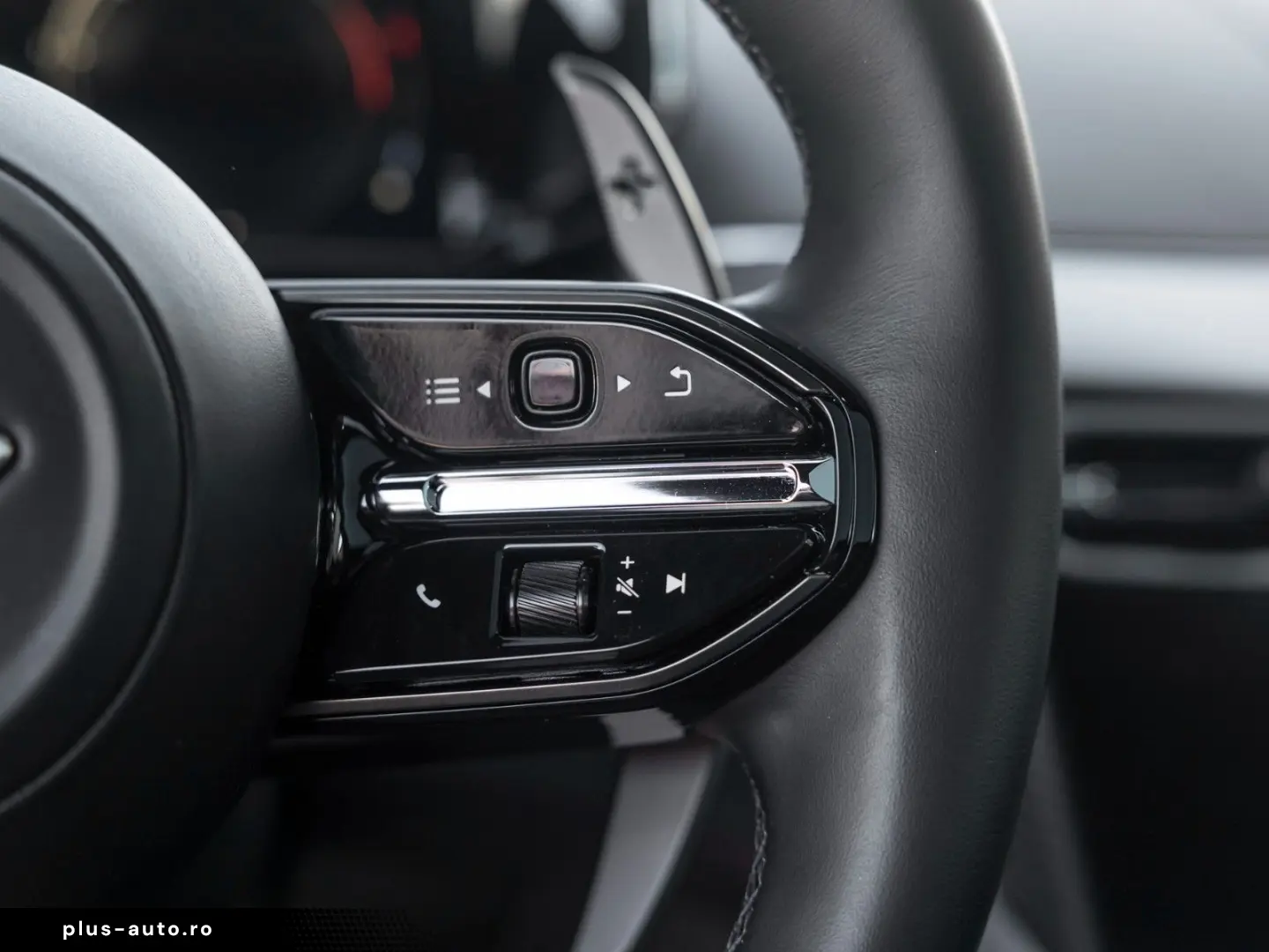 ASTON MARTIN Vanquish   Full Satin Carbon