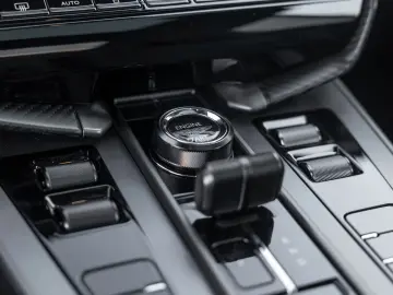 ASTON MARTIN Vanquish   Full Satin Carbon