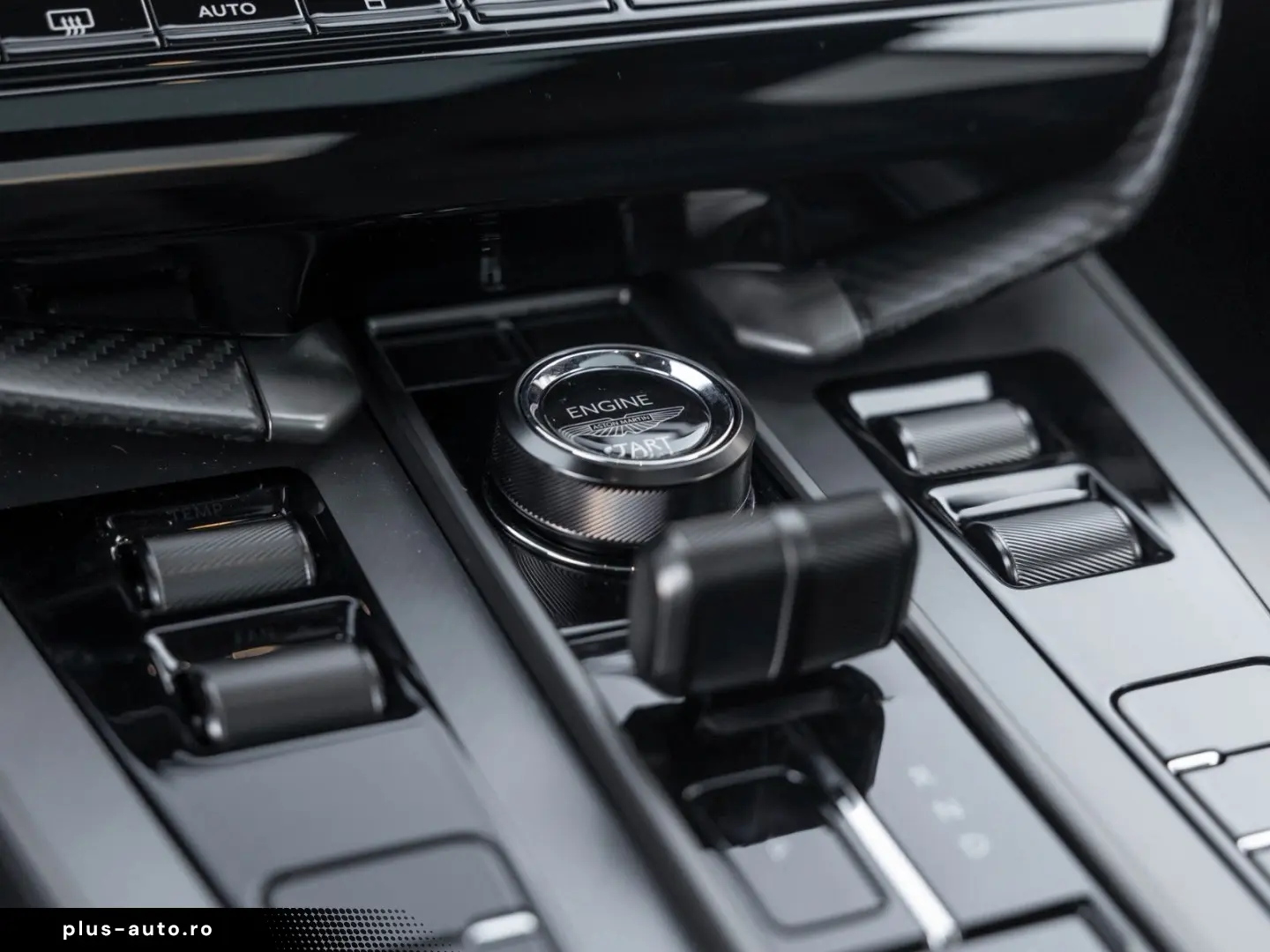 ASTON MARTIN Vanquish   Full Satin Carbon