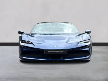 FERRARI SF90 Stradale