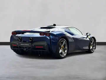 FERRARI SF90 Stradale