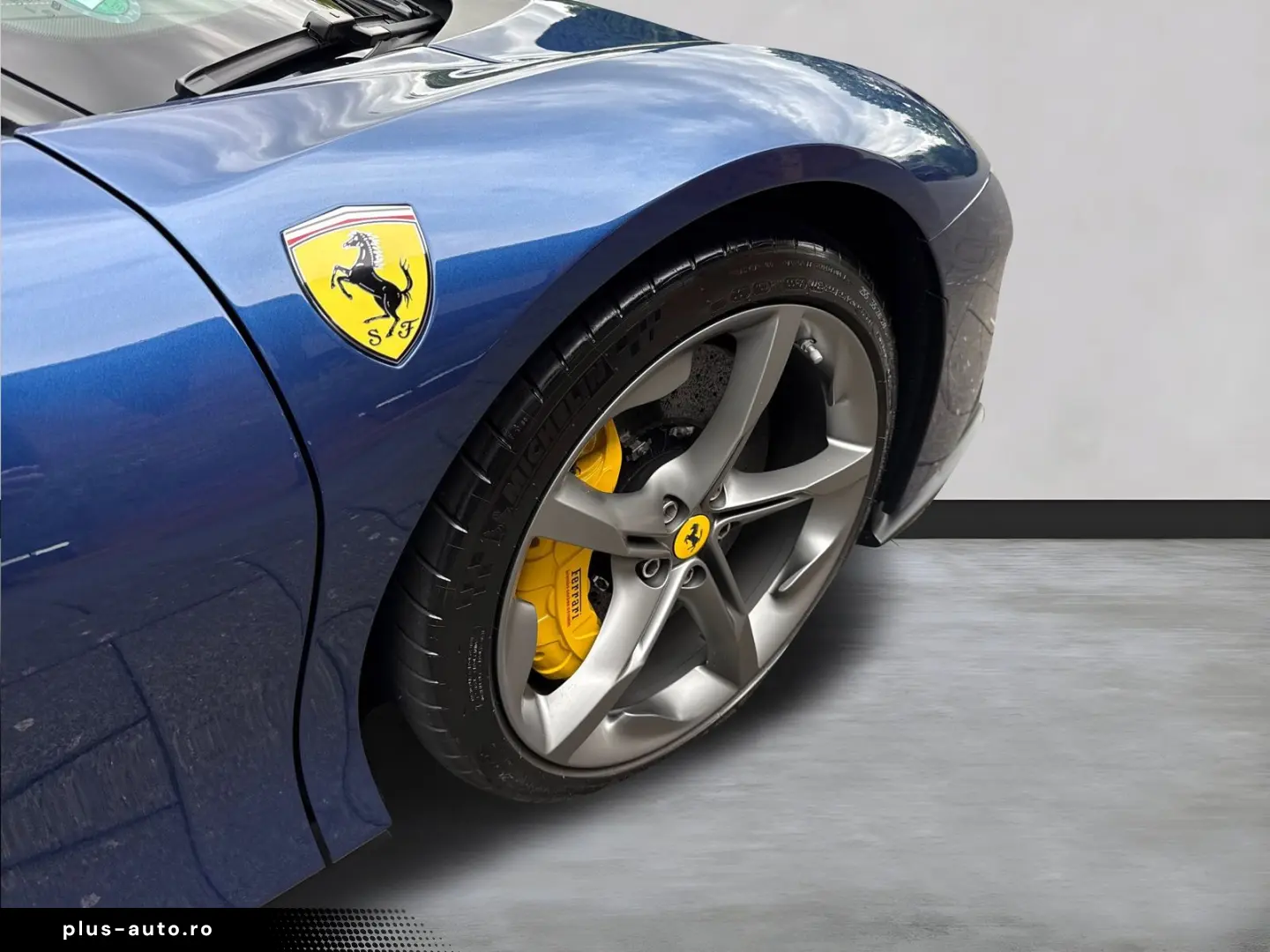 FERRARI SF90 Stradale