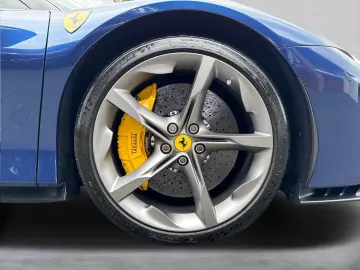 FERRARI SF90 Stradale