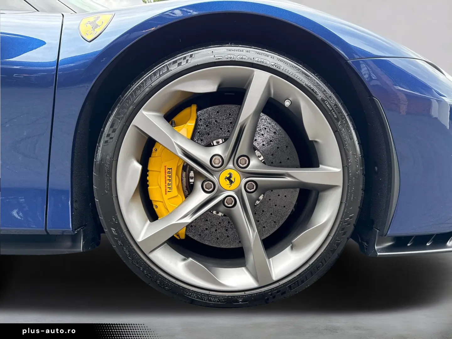 FERRARI SF90 Stradale