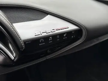 FERRARI SF90 Stradale