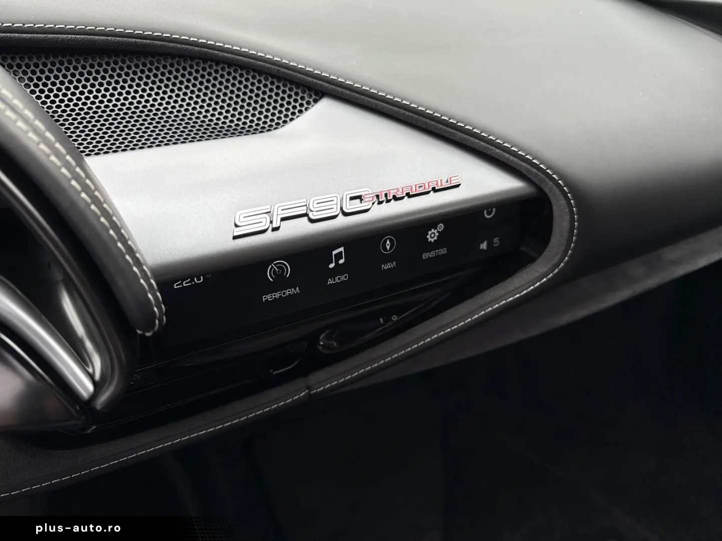 FERRARI SF90 Stradale