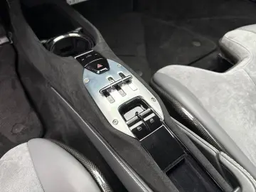 FERRARI SF90 Stradale