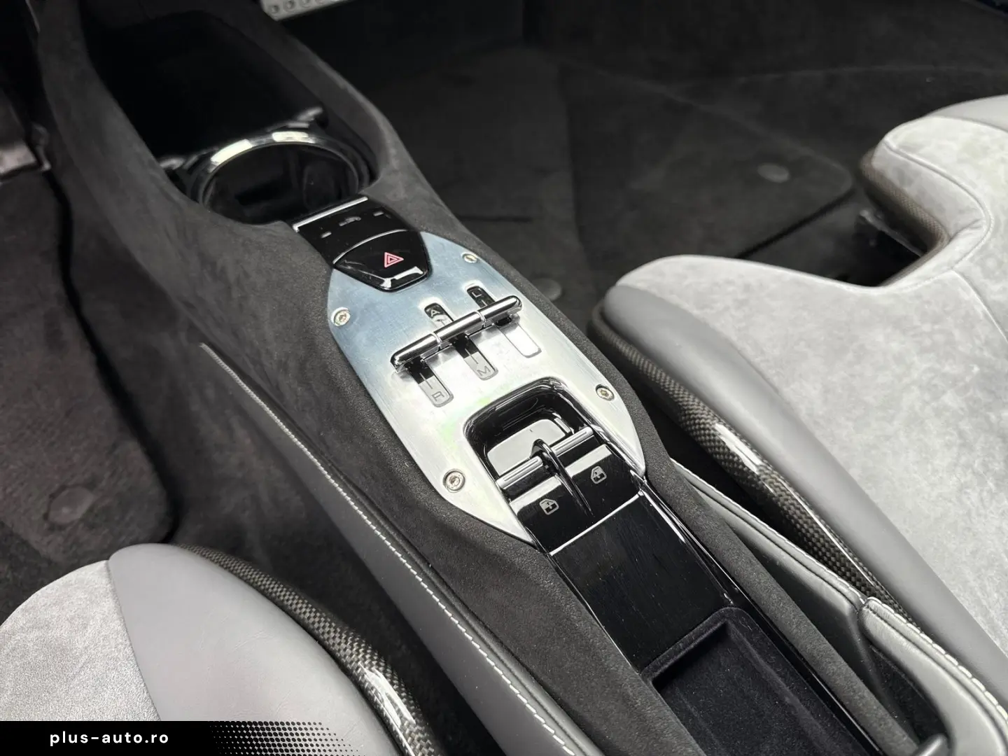 FERRARI SF90 Stradale