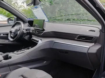 PEUGEOT 3008 1.2 GT SHZ KAMERA NAVI W-LAN ACC FACEL. LED