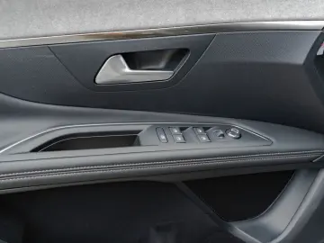 PEUGEOT 3008 1.2 GT SHZ KAMERA NAVI W-LAN ACC FACEL. LED