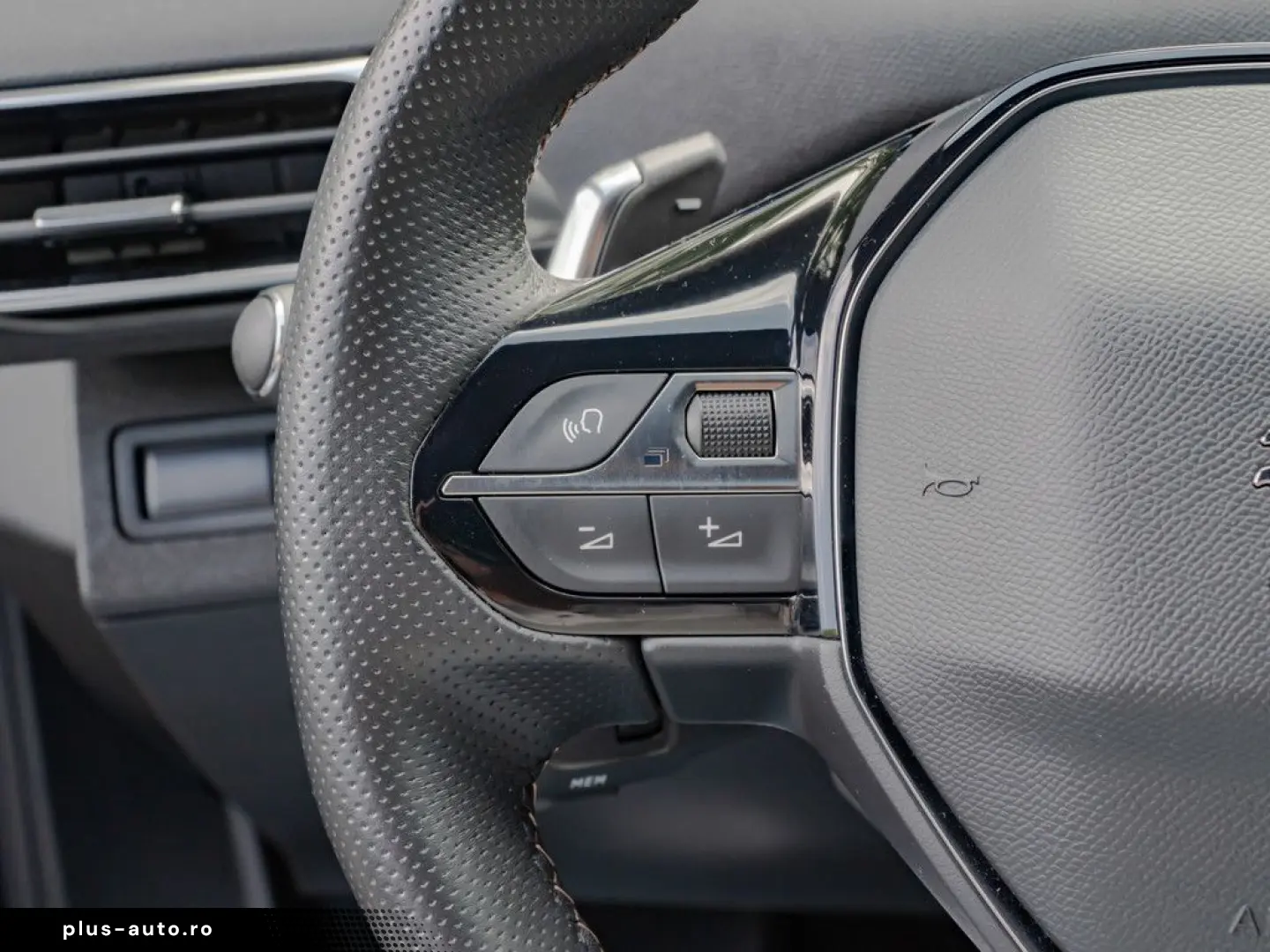 PEUGEOT 3008 1.2 GT SHZ KAMERA NAVI W-LAN ACC FACEL. LED