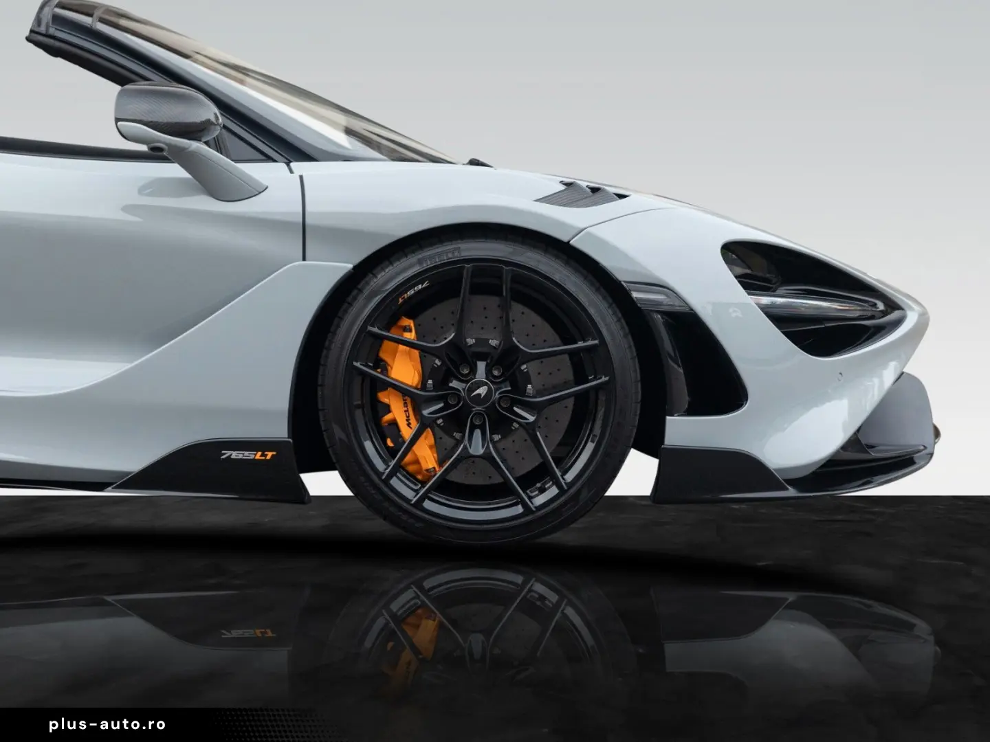 MCLAREN 765LT Spider   MSO Dove Grey   Carbon Exterior