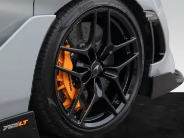 MCLAREN 765LT Spider   MSO Dove Grey   Carbon Exterior