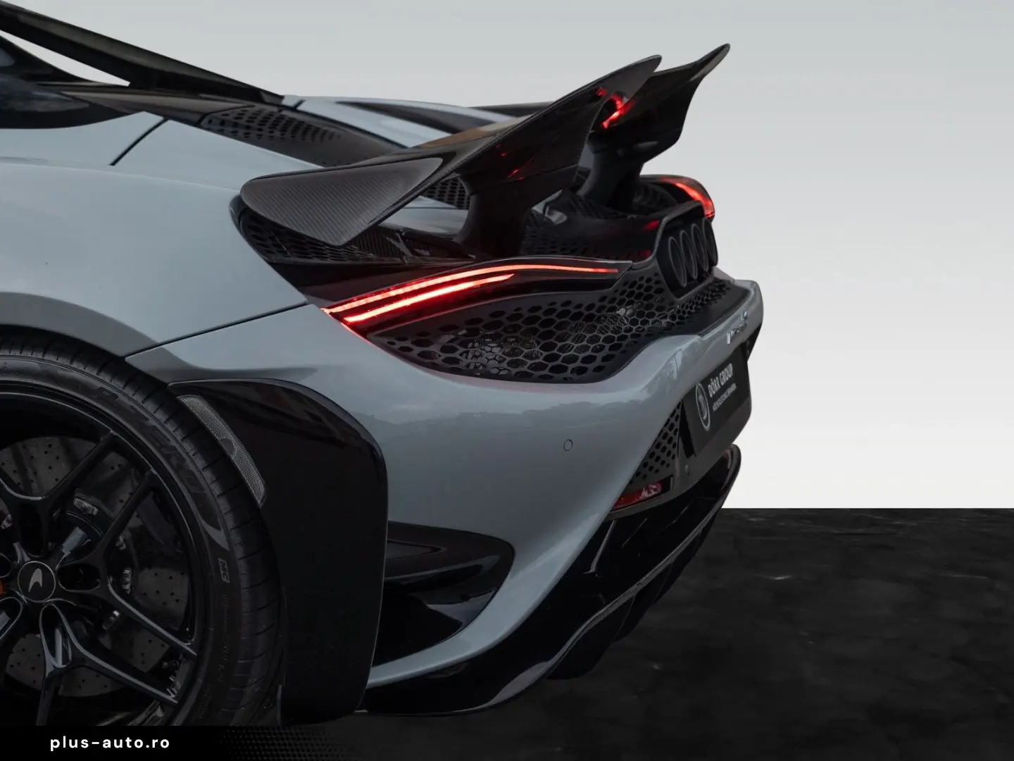 MCLAREN 765LT Spider   MSO Dove Grey   Carbon Exterior