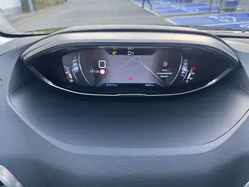 PEUGEOT 3008 Active Business Automatik Top Zustand