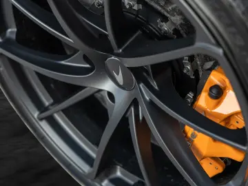 MCLAREN 750S Coupé    Carbon Exterior & Interior   Lift