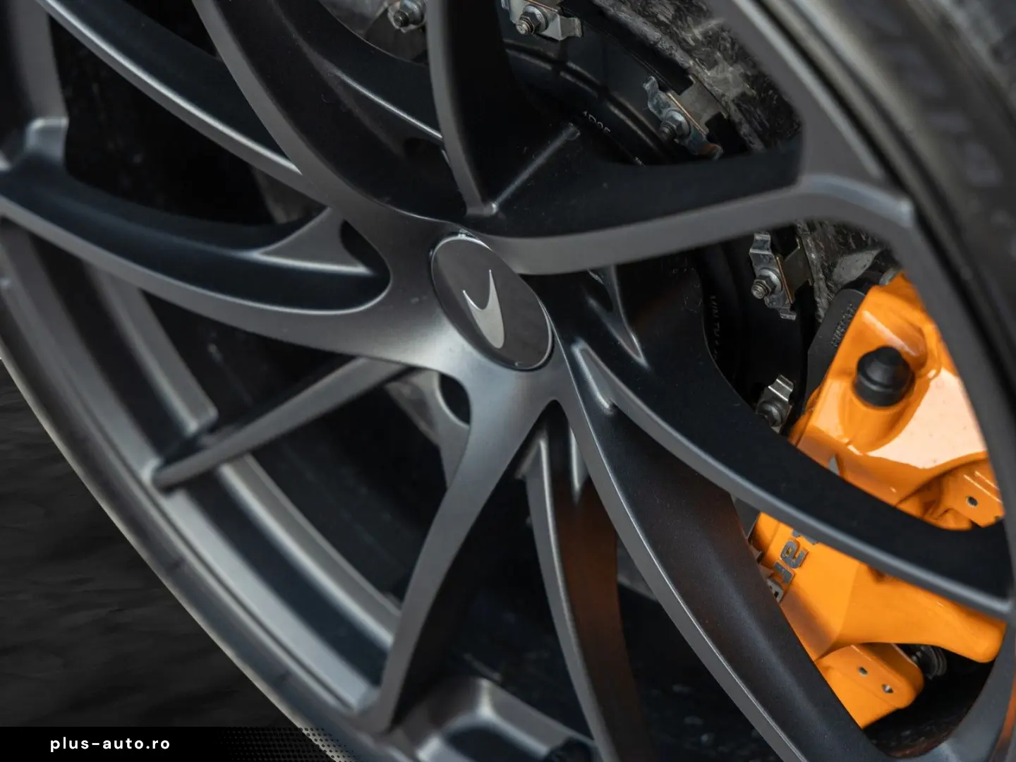 MCLAREN 750S Coupé    Carbon Exterior & Interior   Lift
