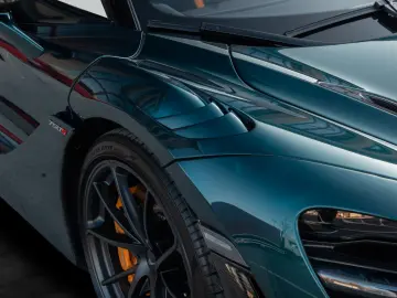 MCLAREN 750S Coupé    Carbon Exterior & Interior   Lift