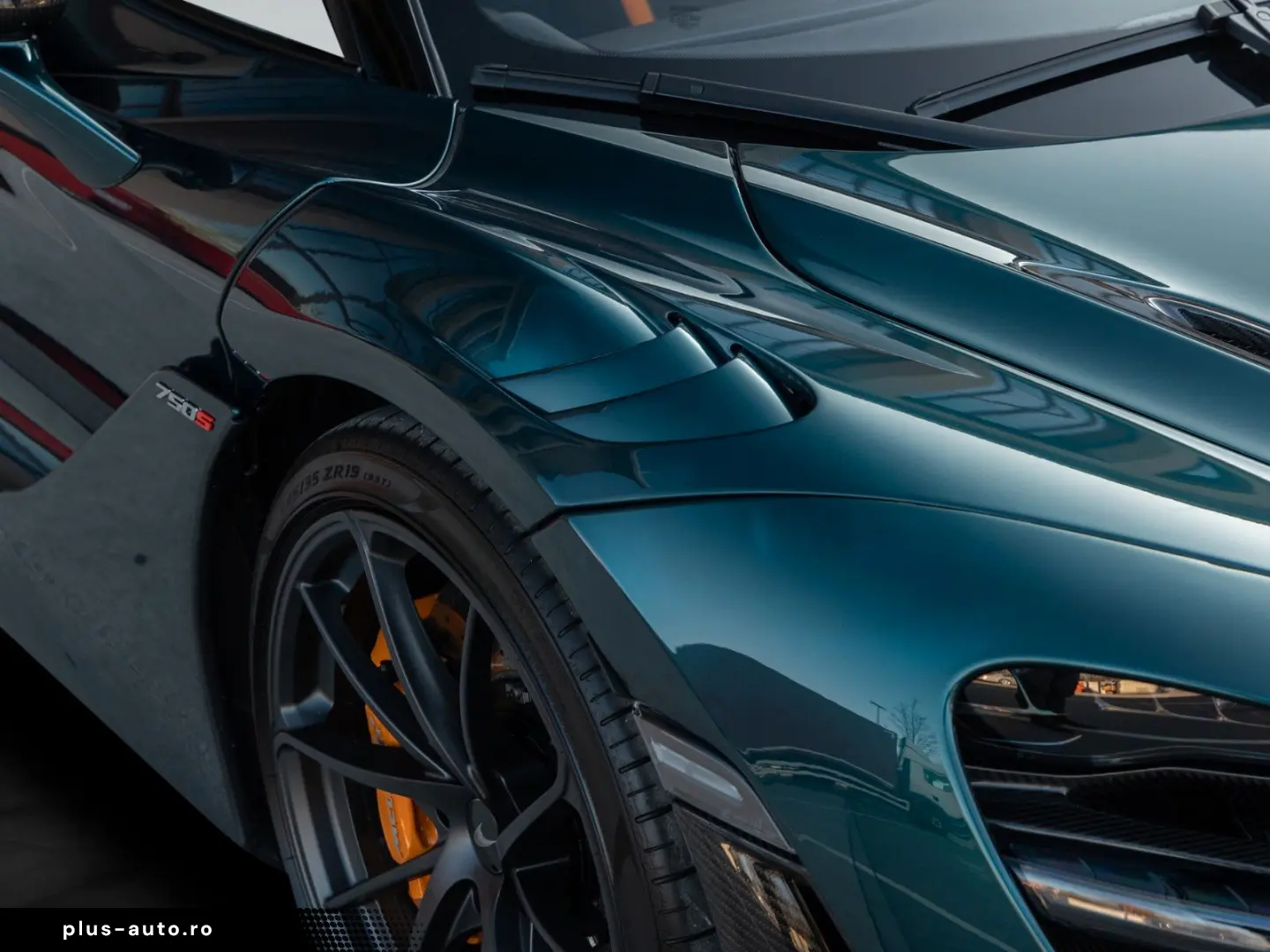 MCLAREN 750S Coupé    Carbon Exterior & Interior   Lift