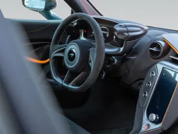 MCLAREN 750S Coupé    Carbon Exterior & Interior   Lift