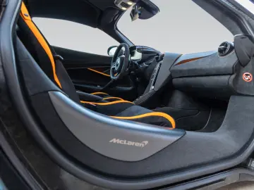 MCLAREN 750S Coupé    Carbon Exterior & Interior   Lift