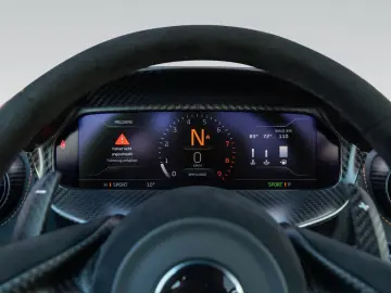 MCLAREN 750S Coupé    Carbon Exterior & Interior   Lift