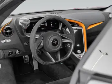 MCLAREN 750S Coupé    Carbon Exterior & Interior   Lift