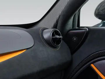 MCLAREN 750S Coupé    Carbon Exterior & Interior   Lift