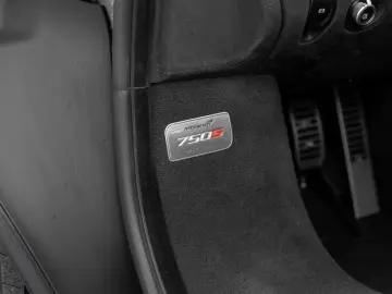 MCLAREN 750S Coupé    Carbon Exterior & Interior   Lift