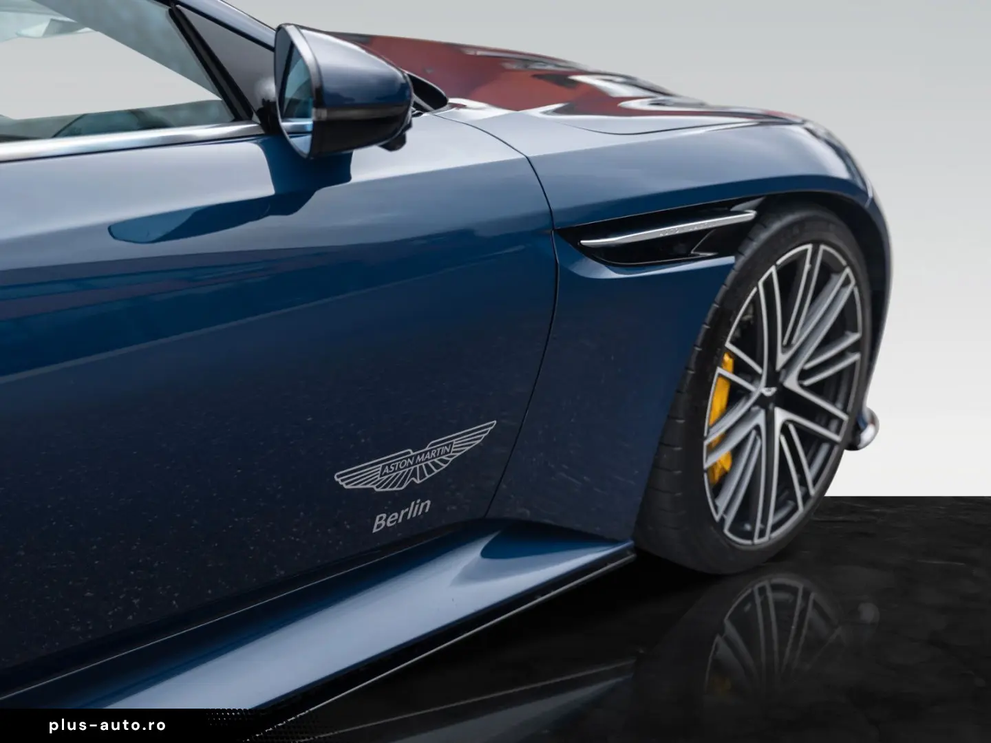 ASTON MARTIN DB12 Volante   Q-SeychellesBlue