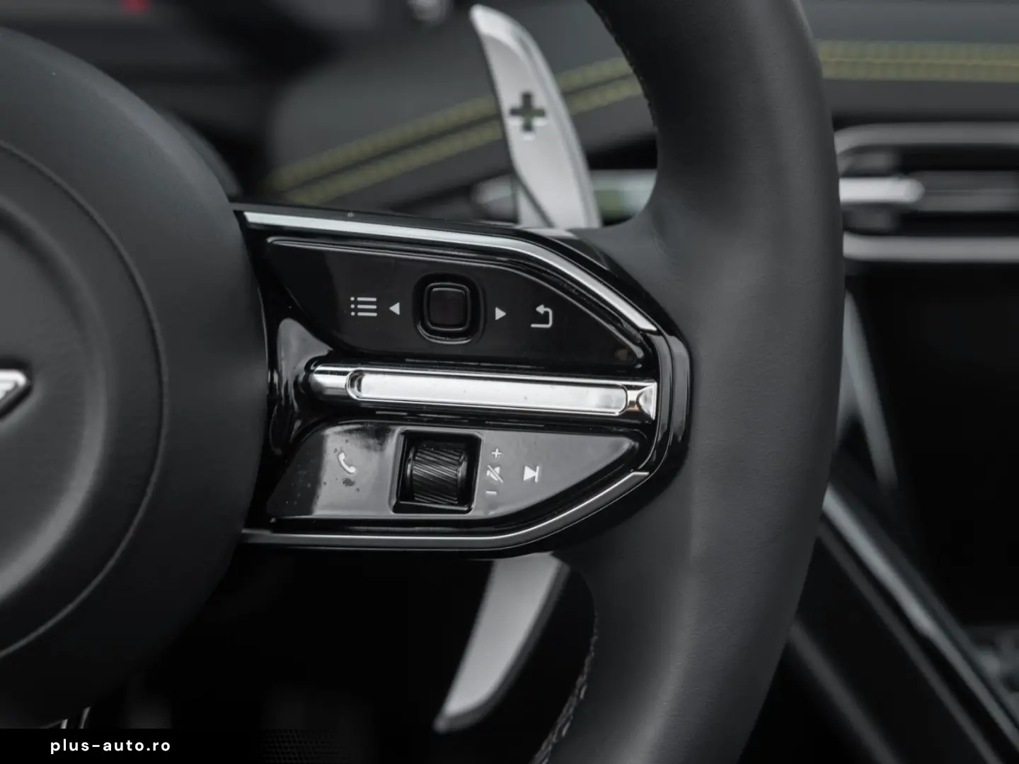 ASTON MARTIN DB12 Volante   Q-SeychellesBlue