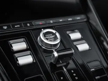 ASTON MARTIN DB12 Volante   Q-SeychellesBlue