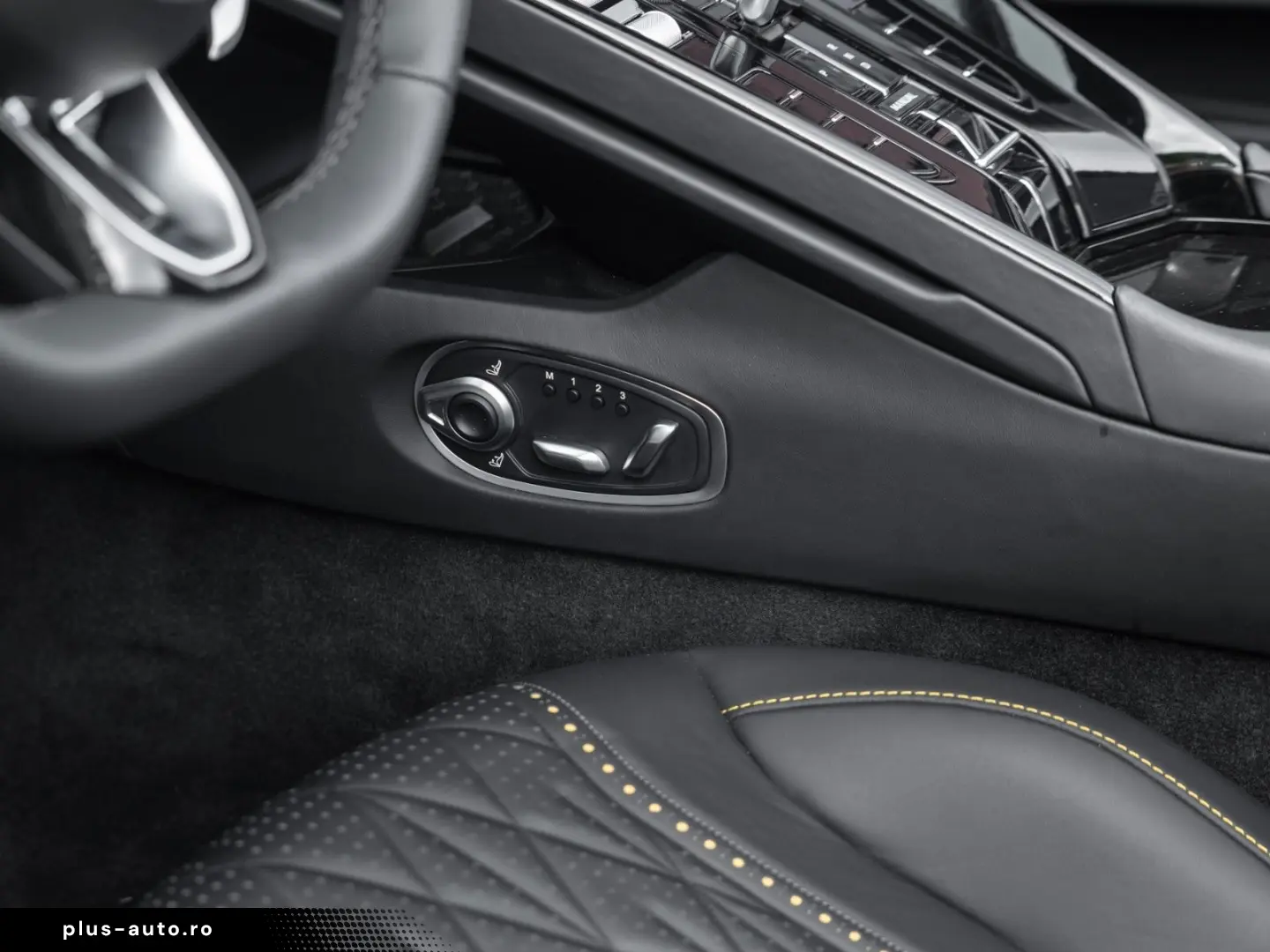 ASTON MARTIN DB12 Volante   Q-SeychellesBlue