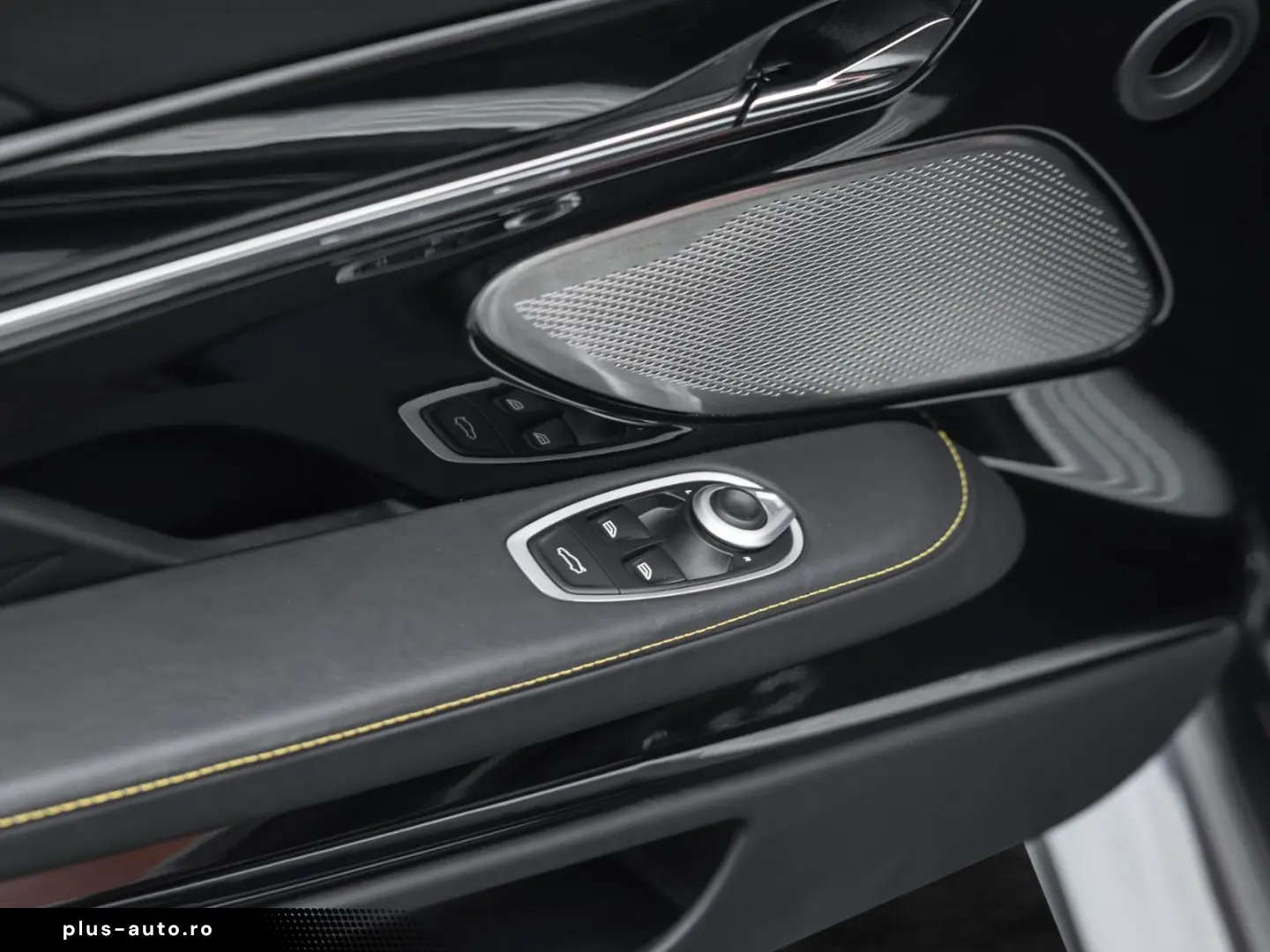 ASTON MARTIN DB12 Volante   Q-SeychellesBlue