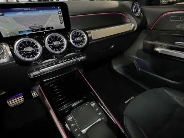MERCEDES-BENZ GLB 220 AMG PANO KAMERA CARPLAY NIGHT PAKET 20