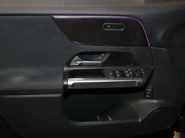 MERCEDES-BENZ GLB 220 AMG PANO KAMERA CARPLAY NIGHT PAKET 20